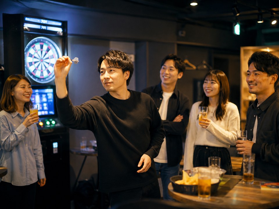 ダーツ会の様子｜東京えにしあ倶楽部の社会人イベント